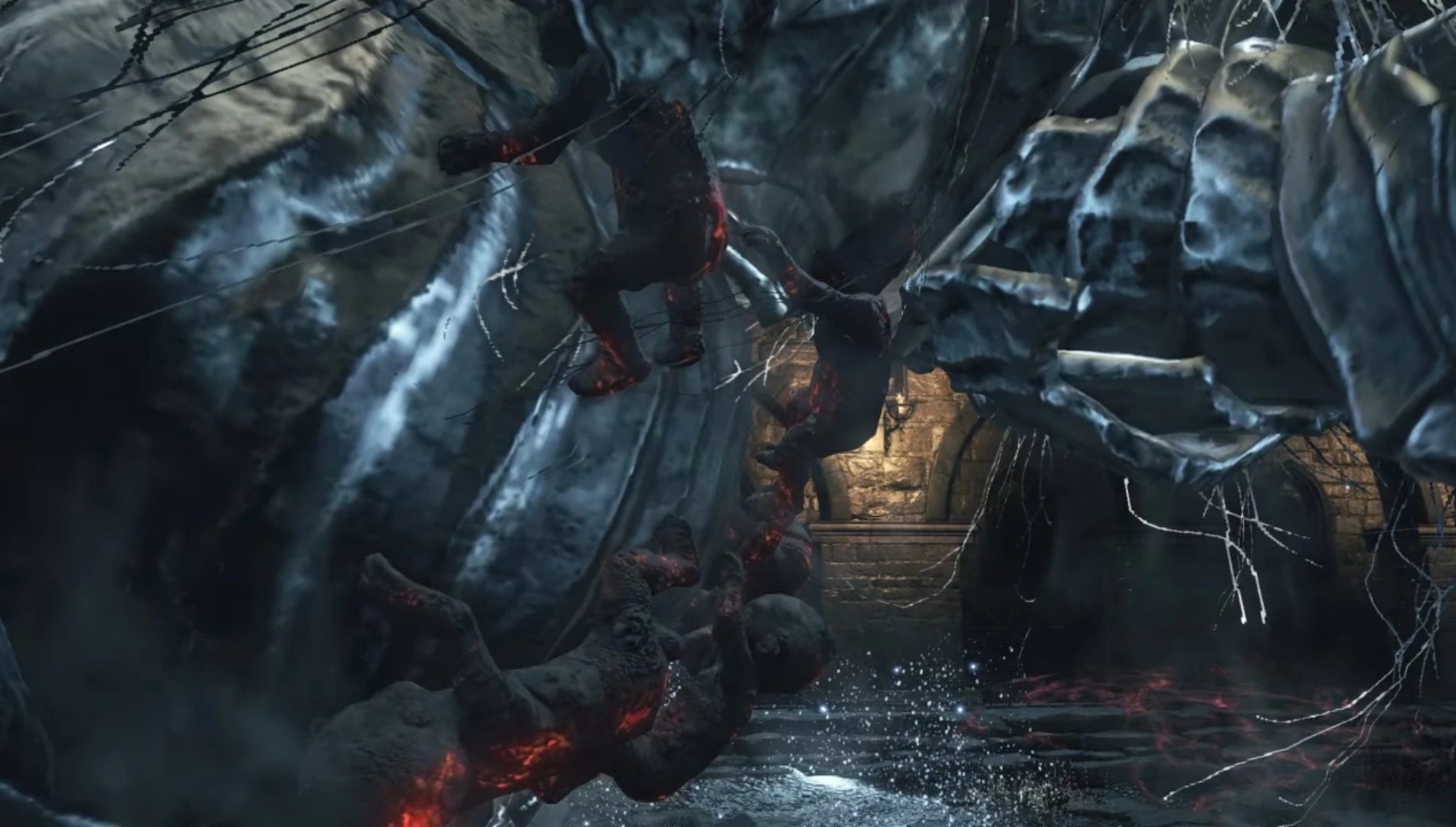 Обугленные младенцы на животе босса