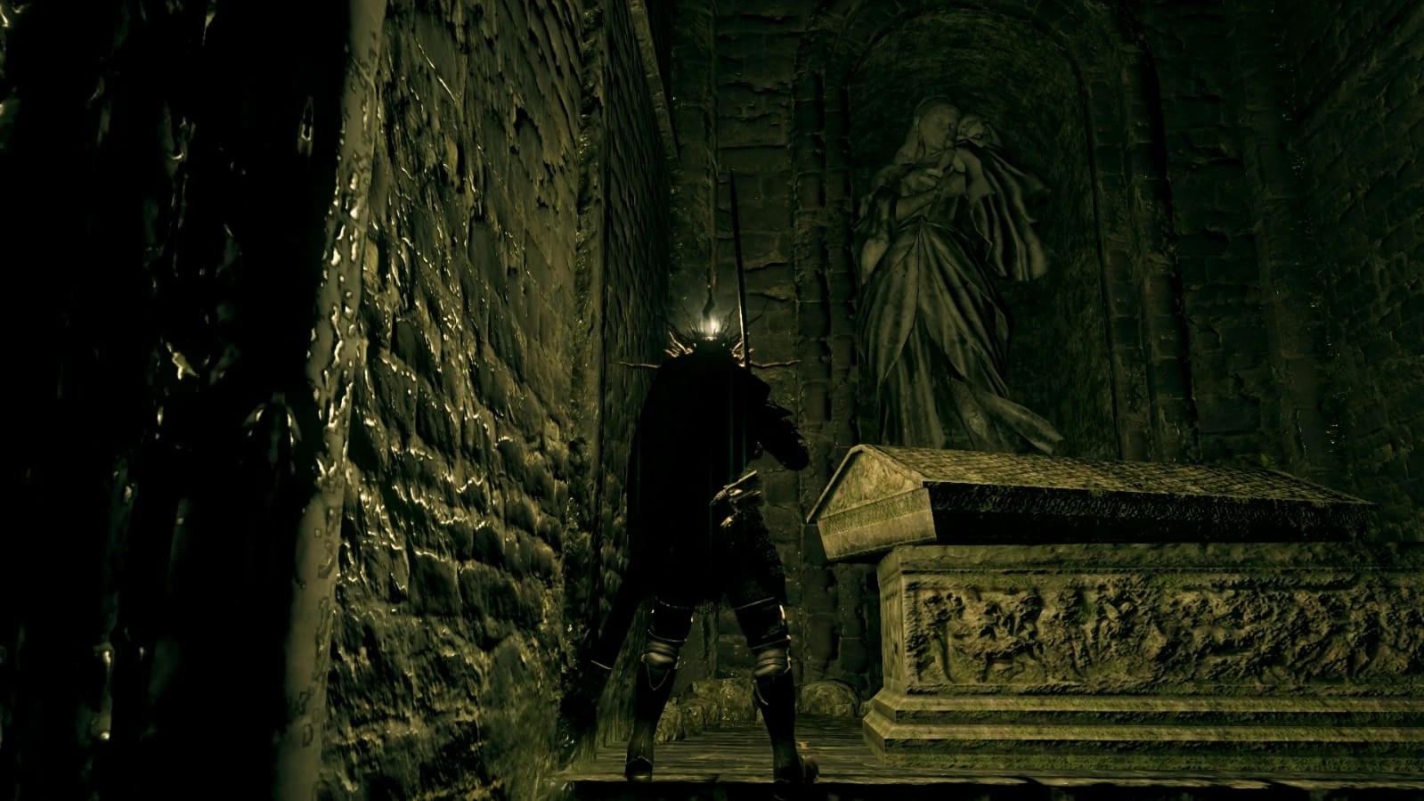 Статуя в Катакомбах.jpg